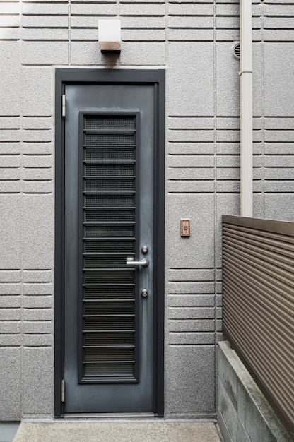 Edificio de japón de entrada de casa estrecha