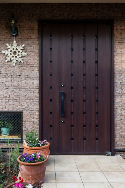 Edificio japonés de entrada de casa de madera