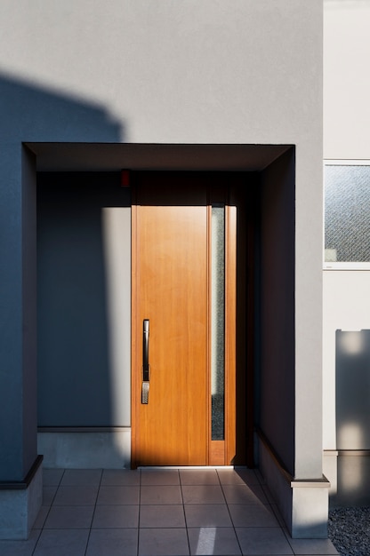 Edificio japonés de entrada de casa mínima