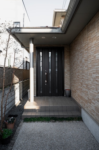 Edificio japonés de la entrada de la casa