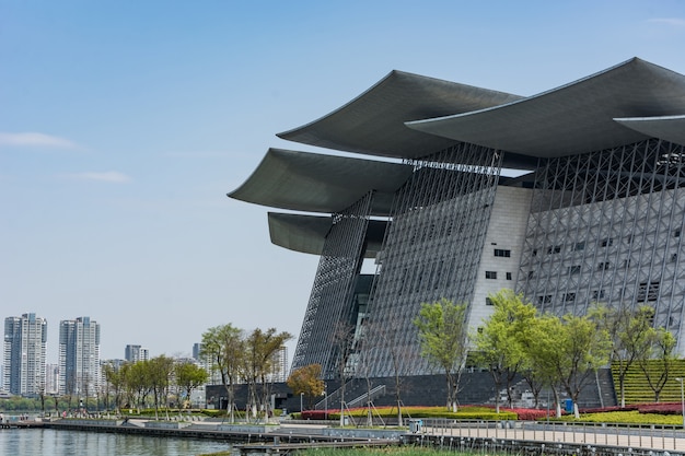 Foto gratuita edificio con tejado gigante