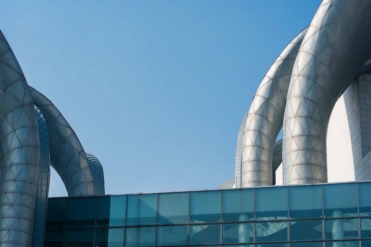 Foto gratuito edificio con tuberías de ventilación