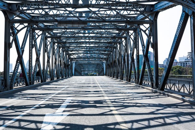 Edificio de turismo al aire libre antiguo puente