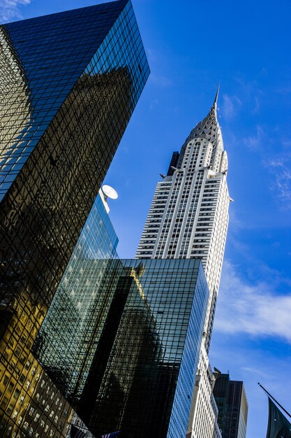 Edificios de cristal vistos desde abajo