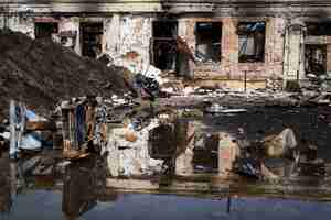 Foto gratuita edificios destruidos guerra rusa en ucrania