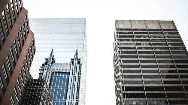 Edificios de gran altura durante el día