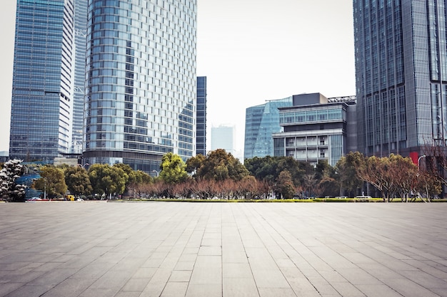 Edificios grandes de oficinas