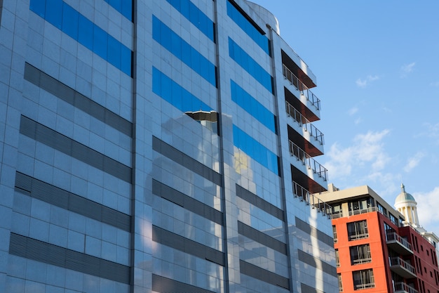 Edificios de oficinas con arquitectura moderna