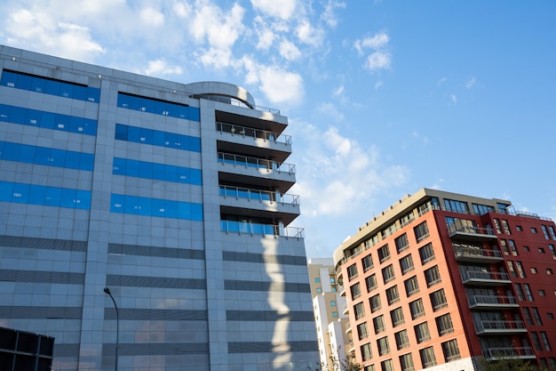 Edificios de oficinas en la ciudad