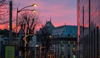 Foto gratuita edificios sobre un fondo de puesta de sol