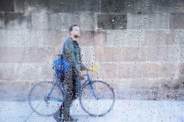 Efecto de lluvia sobre fondo de bici