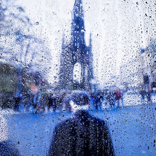 Efecto de lluvia sobre fondo urbano