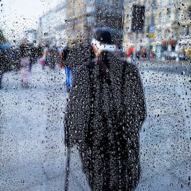 Efecto de lluvia sobre fondo urbano