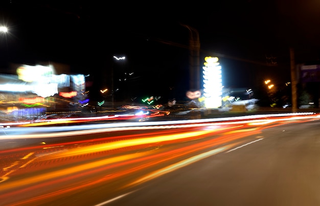 Efecto de las luces de la ciudad por la noche.