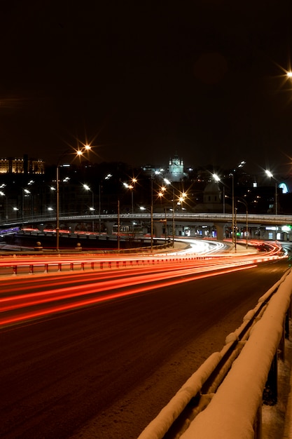 Foto gratuita efecto de las luces de la ciudad por la noche.