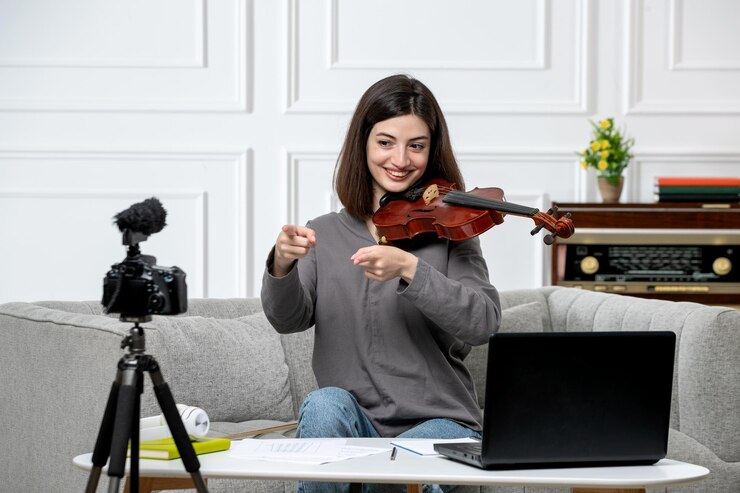 Foto gratuito elearning de forma remota en casa dando clases de violín joven linda hermosa niña músico profesional