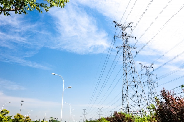 Electricidad, alto, voltaje, poste, cielo