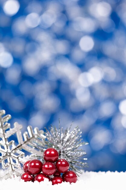 Elegante adorno de navidad y copo de nieve