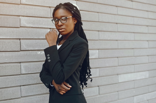 Elegante chica negra