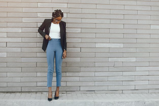 Elegante chica negra