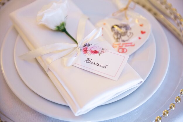 Elegante decoración de mesa para bodas