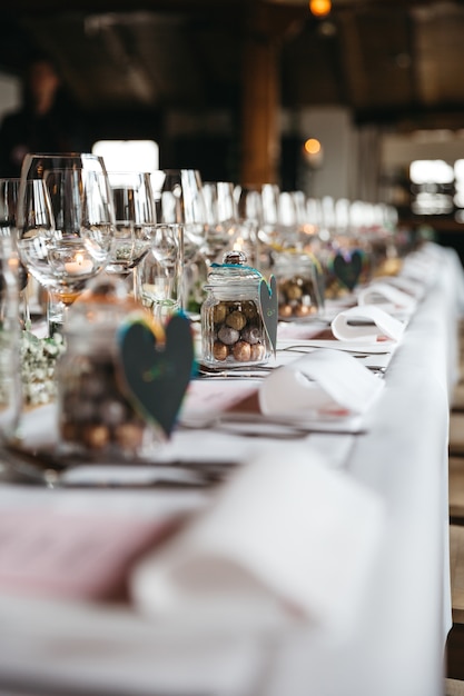 Elegante decoración de mesa para celebración