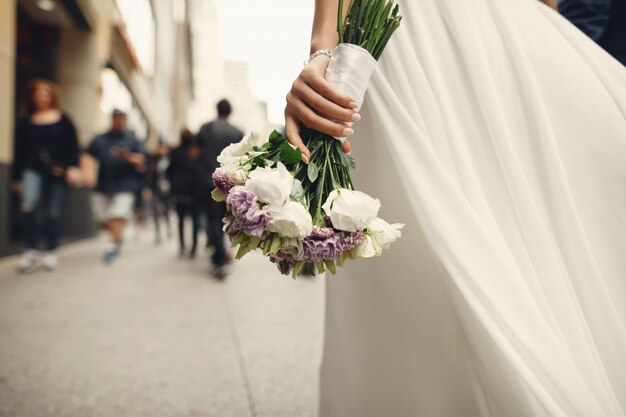 Elegante pareja de boda