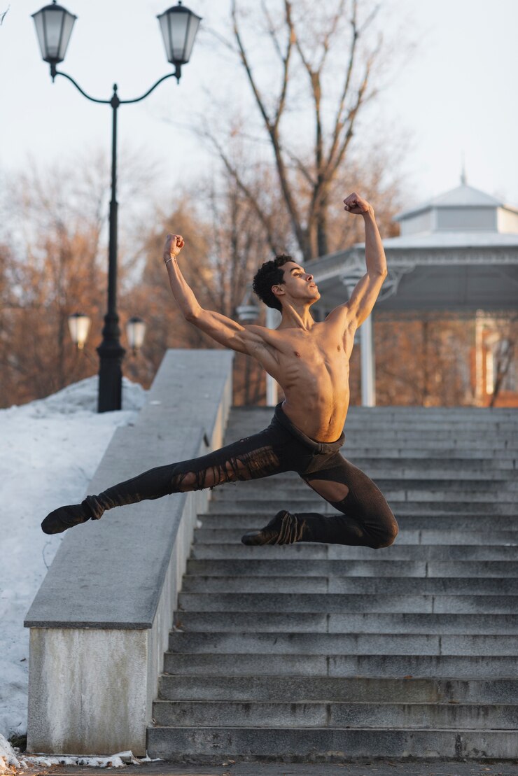 Foto gratuito elegante posición de ballet realizada por un joven