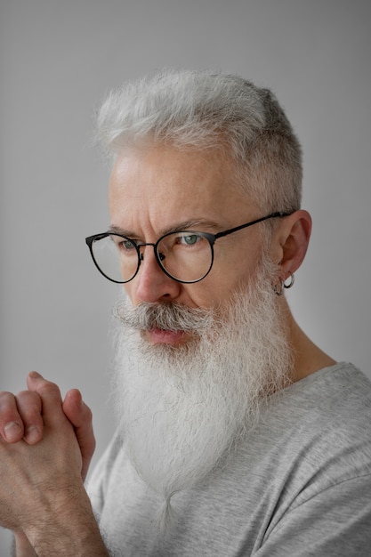 Foto gratuita elegante retrato de anciano