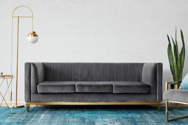 Elegante sala de estar de estética de lujo moderna de mediados de siglo con sofá de terciopelo gris y alfombra azul