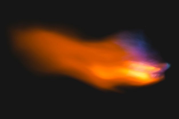 Elemento de llama estético, imagen realista de fuego ardiente.