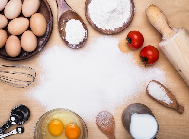 Elementos de cocinar en la cocina