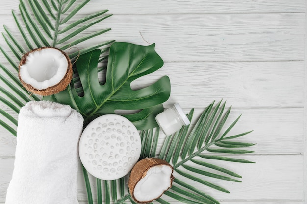 Elementos naturales de spa con cocos