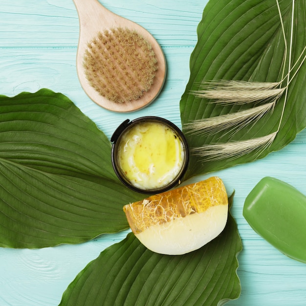 Foto gratuita elementos naturales de spa con jabón