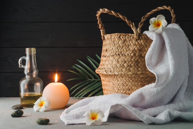 Foto gratuita elementos naturales de spa con velas