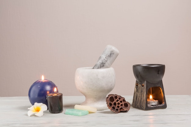 Foto gratuita elementos naturales de spa con velas