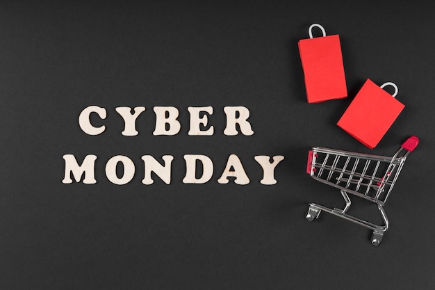 Foto gratuita elementos de venta de eventos de cyber monday sobre fondo oscuro