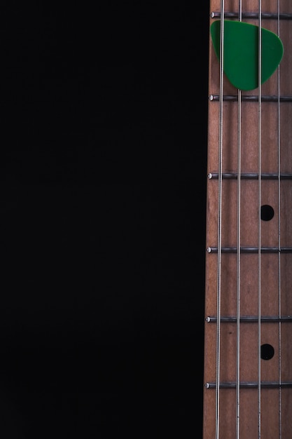 Foto gratuita elija en el cuello de la guitarra