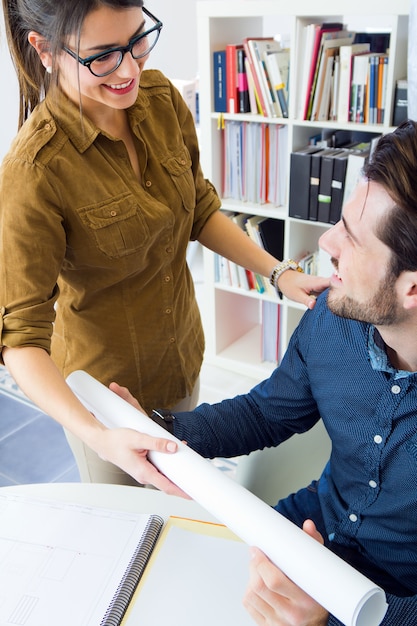 Foto gratuita emoción colegas mujer de negocios profesional