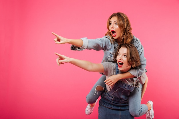 Emocionales increíbles dos amigas se divierten