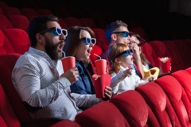 Las emociones de la gente en el cine.