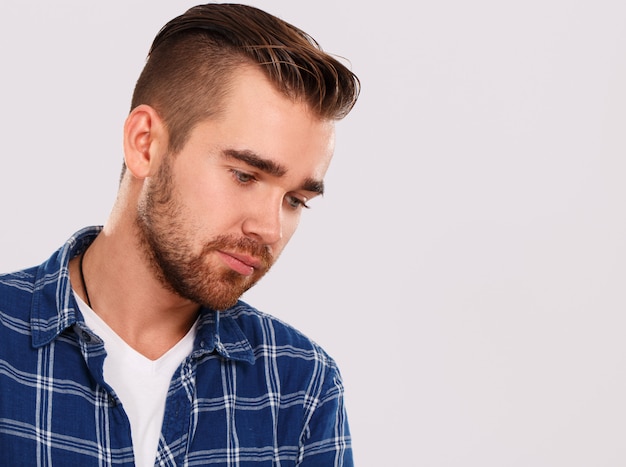 Emociones Hombre joven, en, camisa azul