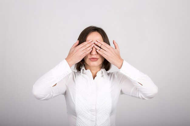 Emociones de mujer en estudio