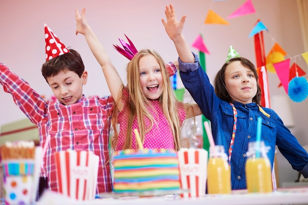 Empieza a bailar en la fiesta de cumpleaños