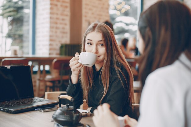 Empresaria en el café