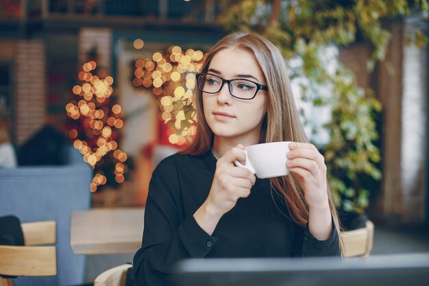 Empresaria en el café