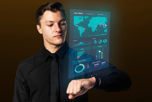 Empresario con gadget portátil de presentación de holograma de smartwatch