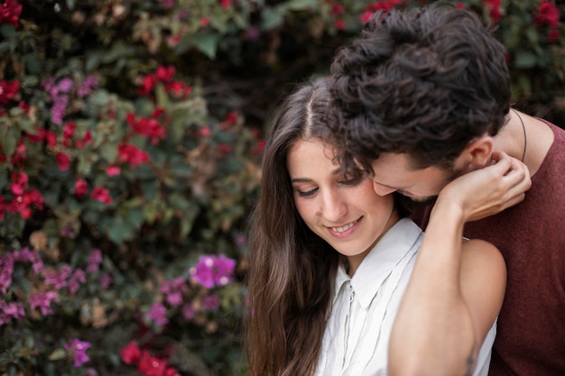 Encantadora pareja pasar tiempo juntos