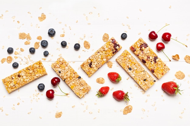 Foto gratuita por encima de la vista snack bares con frutas