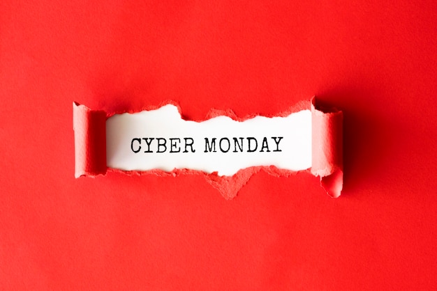 Foto gratuita endecha plana de papel rasgado para cyber monday